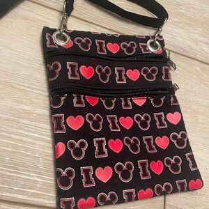 Disney Crossbody bag. Great size for a child or adult. Gift
